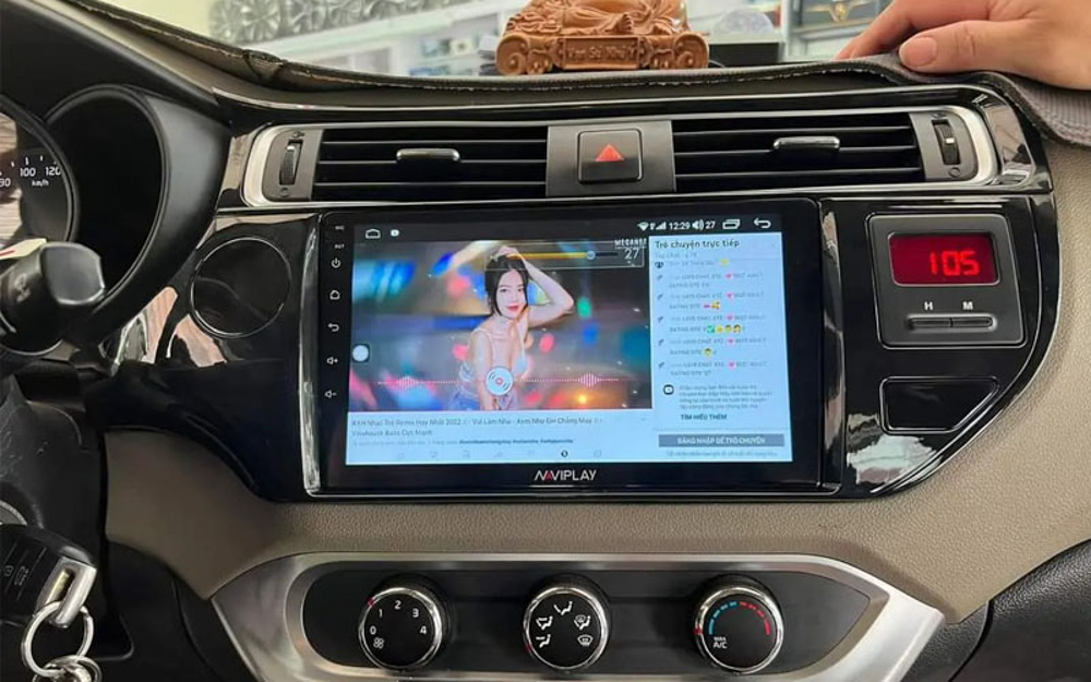 ảnh thực tế màn hình Naviplay cho xe ô tô 6