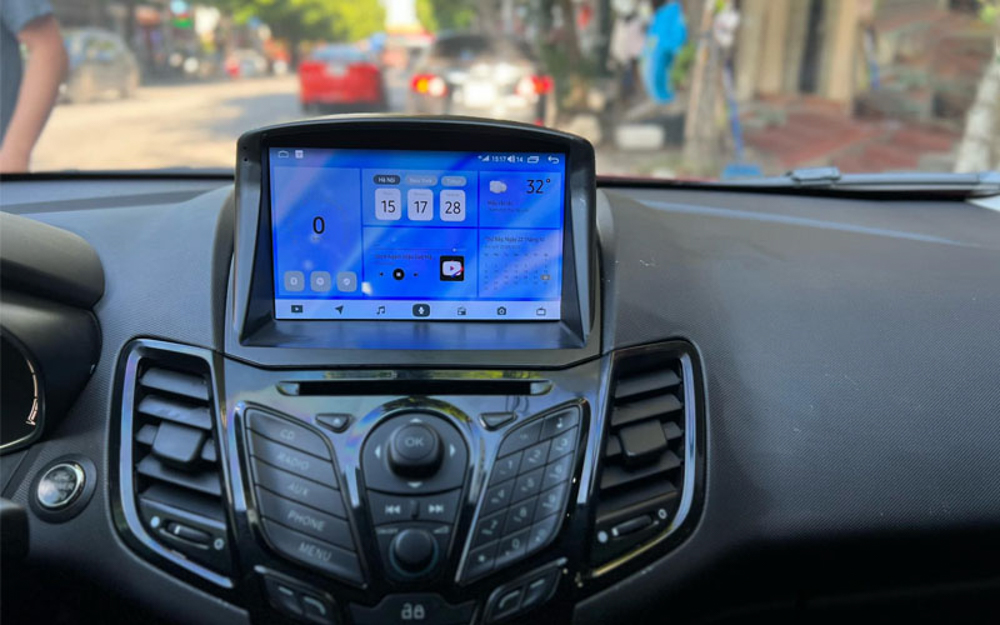 ảnh thực tế màn hình Naviplay cho xe ô tô 7