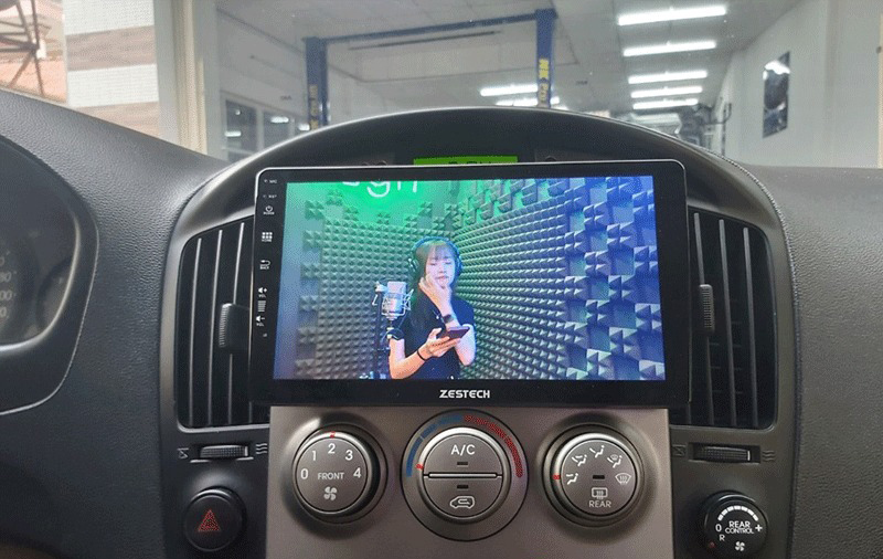 màn-hình-zestech-cho-xe-Hyundai-Starex